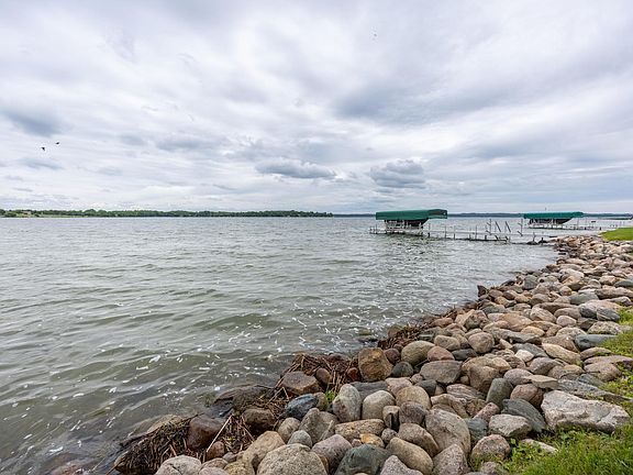 3rd image of 44114 Outlet Beach Rd