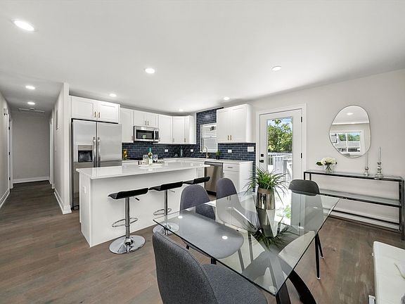 5th image of 2753 Everglade Ave