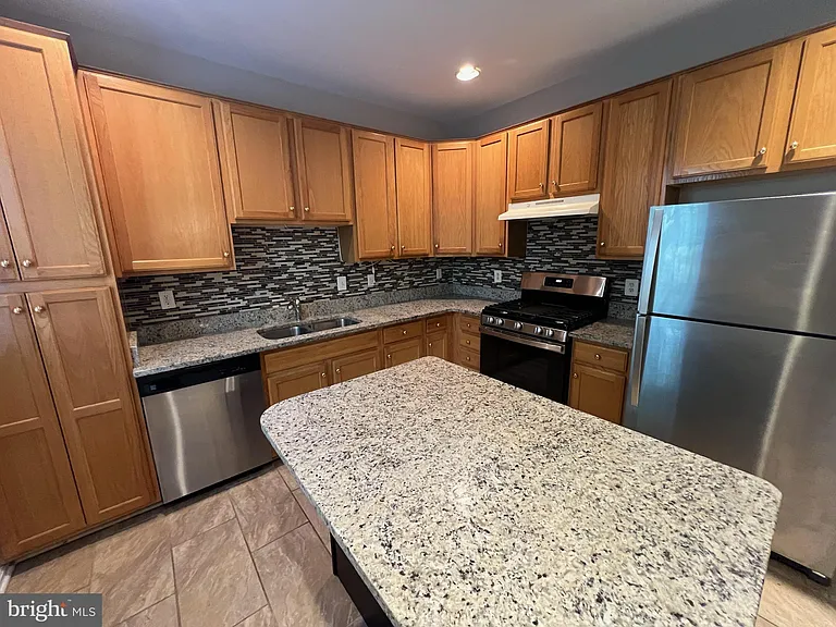 18023 Calabar Dr — Photo 2