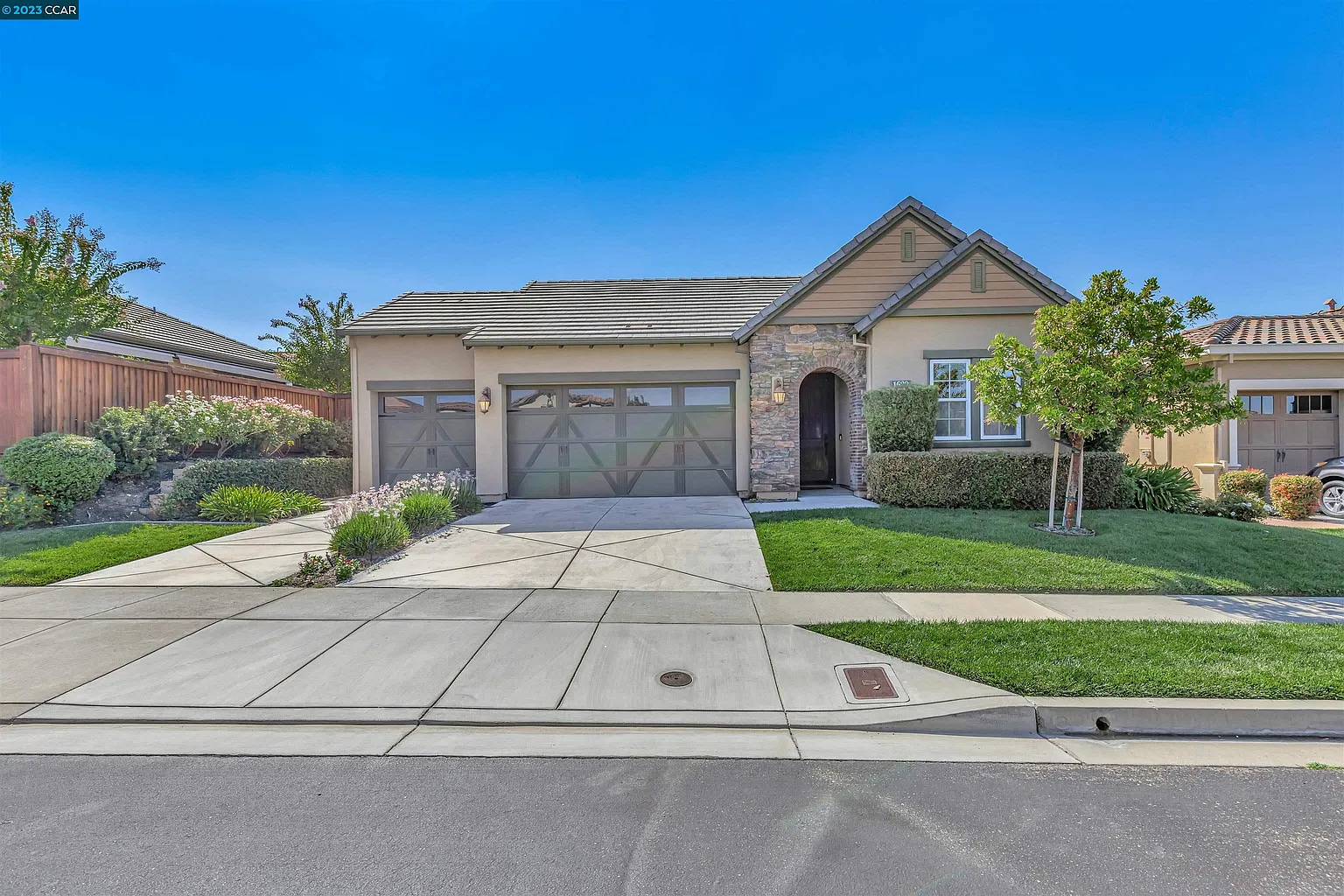1629 Zinfandel Dr photo 1