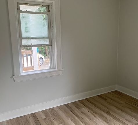 2nd image of 107 Kingsmount Blvd #6