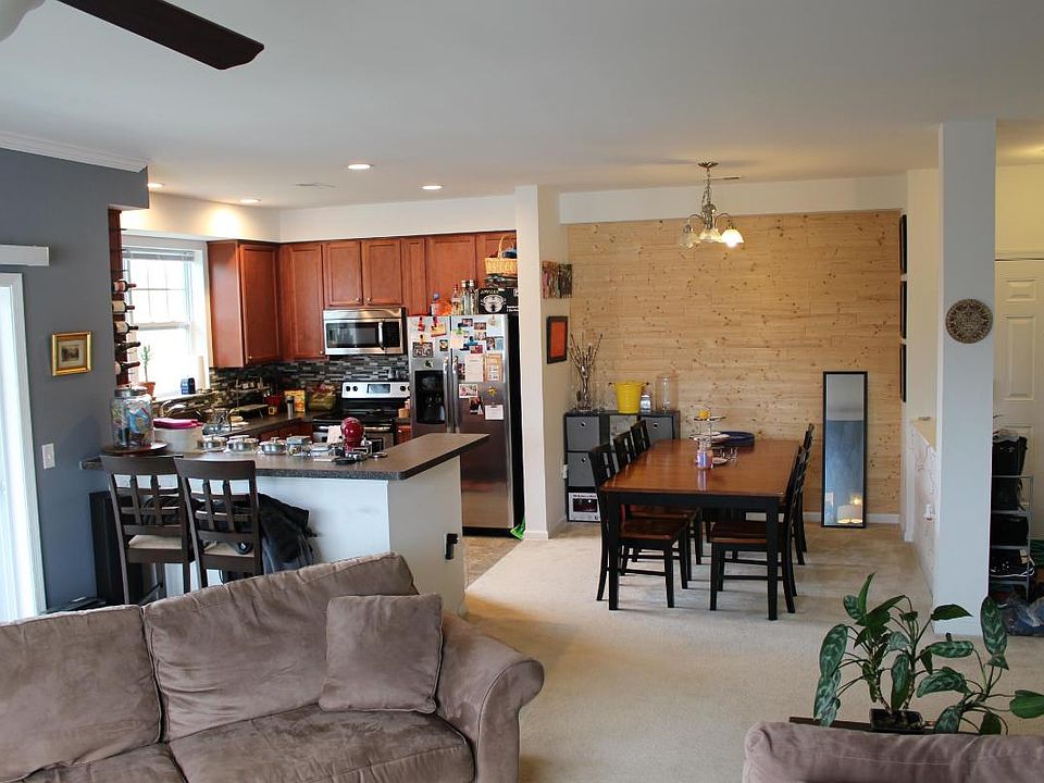 1st image of 900 Southmoor Dr #305