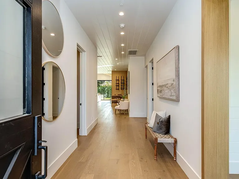 5323 Allott Ave — Photo 4