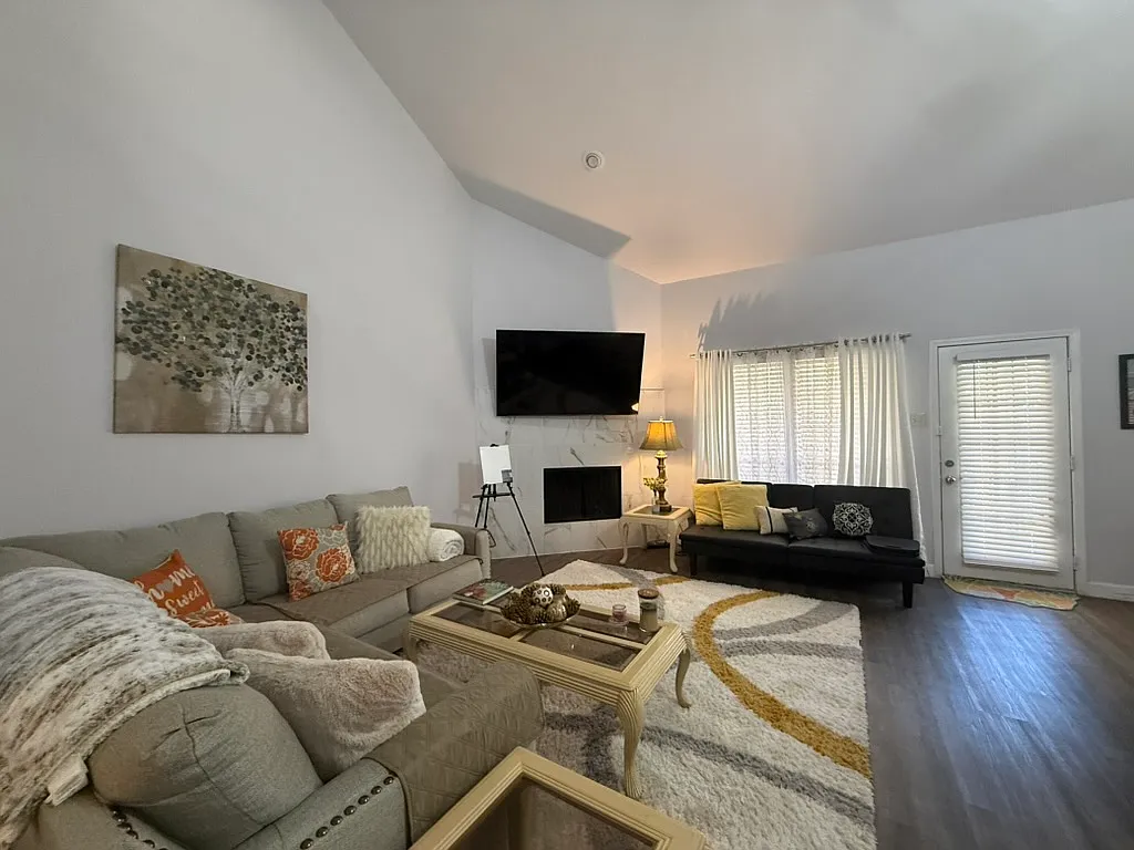 2 bed, 1225 sqft, $1,800 — Photo 1