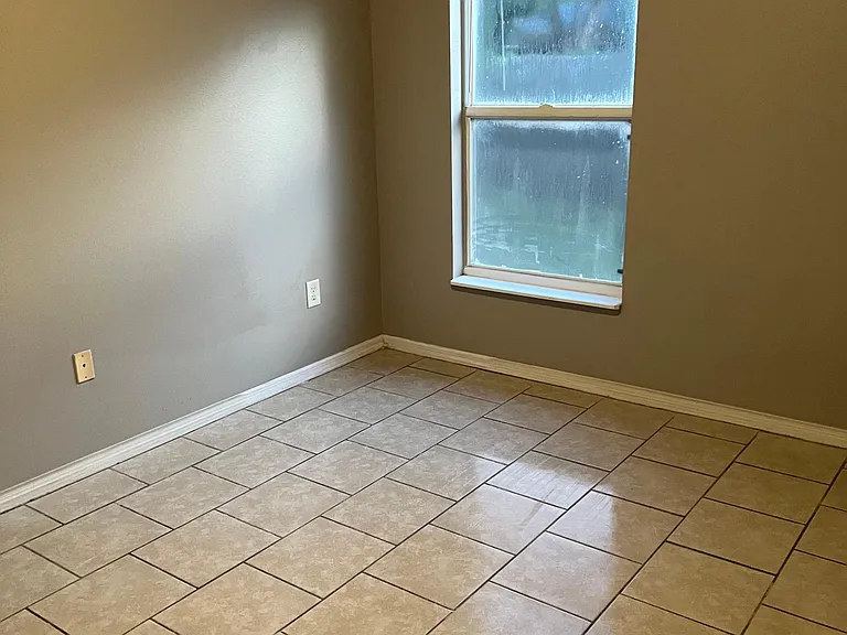 881 Vanderbilt Dr — Photo 13