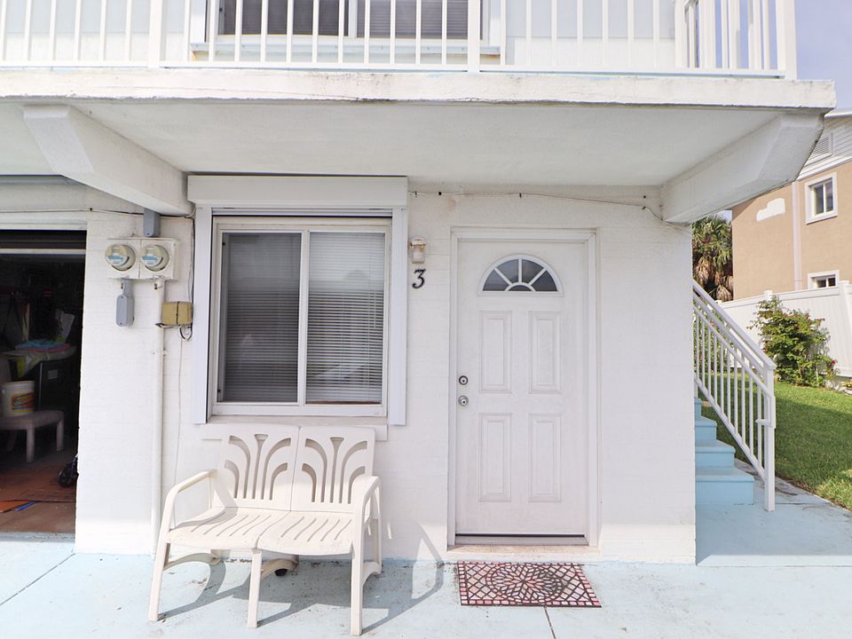 Private front entrance.