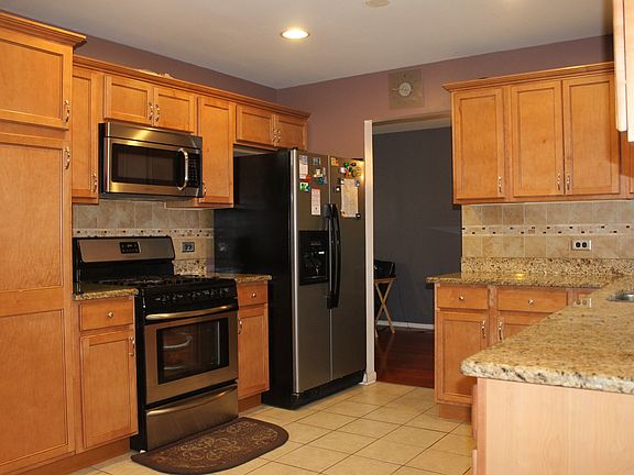 5th image of 10 Oak Meadow Ct