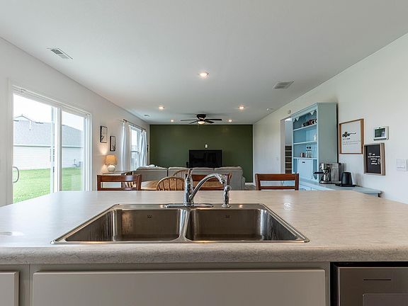 3rd image of 4790 Carson Ct