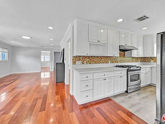 3rd image of 3242 Hutchison Ave