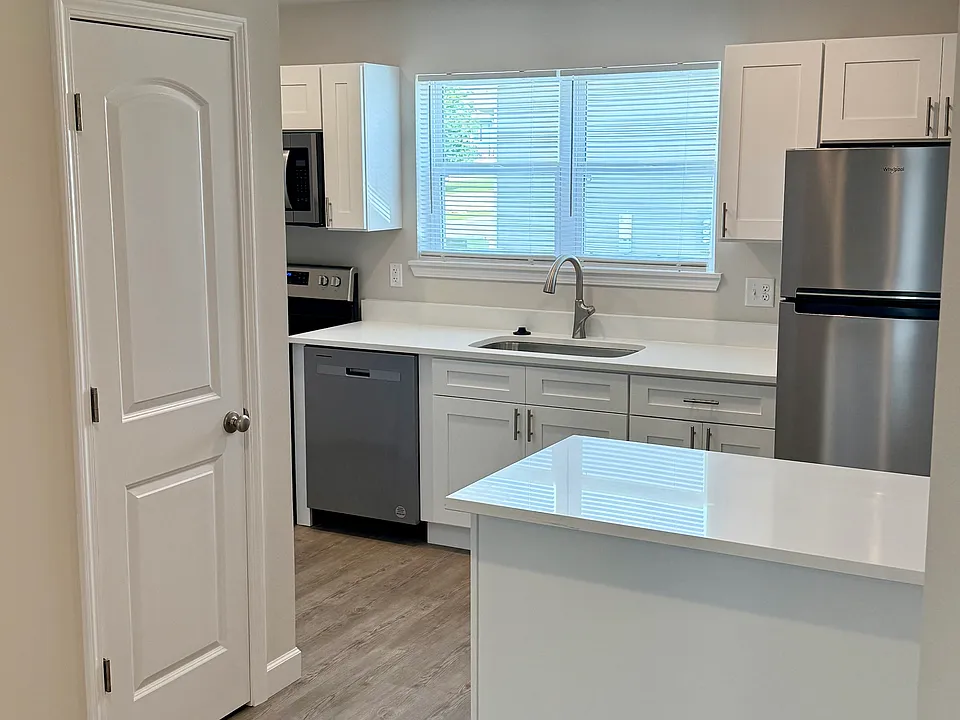 400 Maple Valley Dr