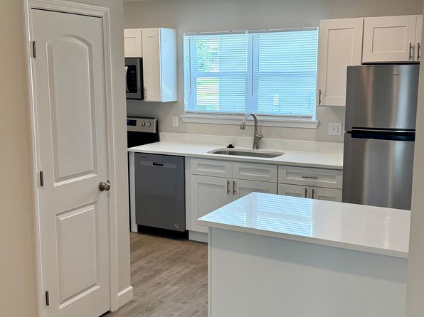 400 Maple Valley Dr