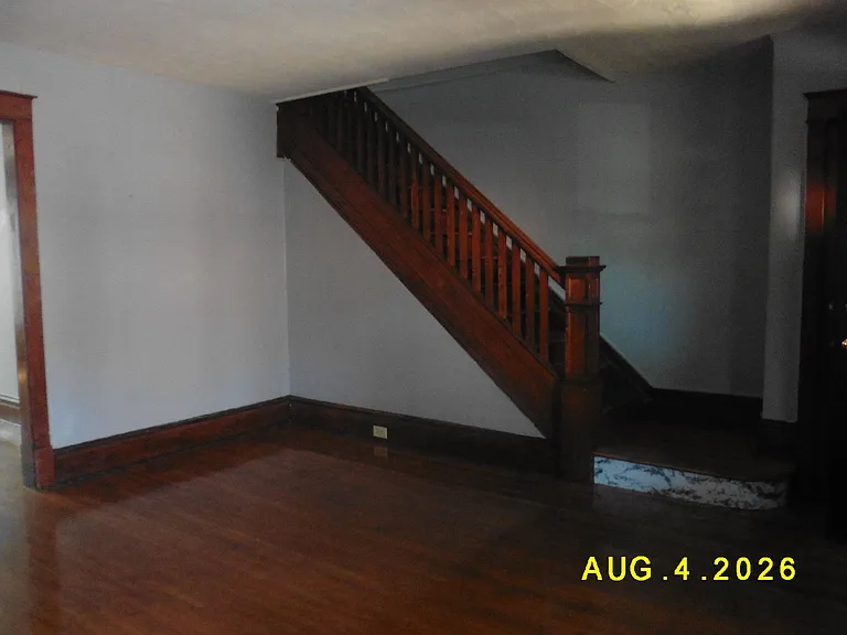 1527 Catherine St — Photo 2