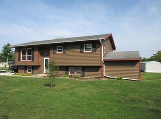 5 Dania Dr, Hamilton, IL 62341