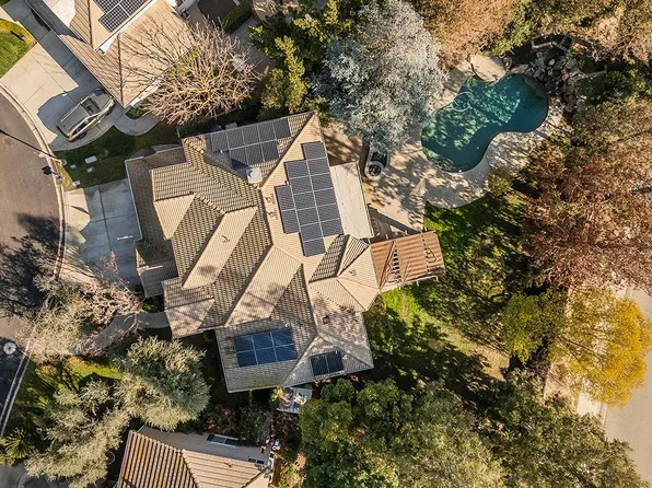 10527 N Pierpont Cir, Fresno, CA 93730