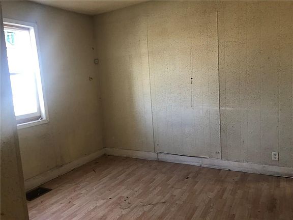 4th image of 501 Saint Paul St