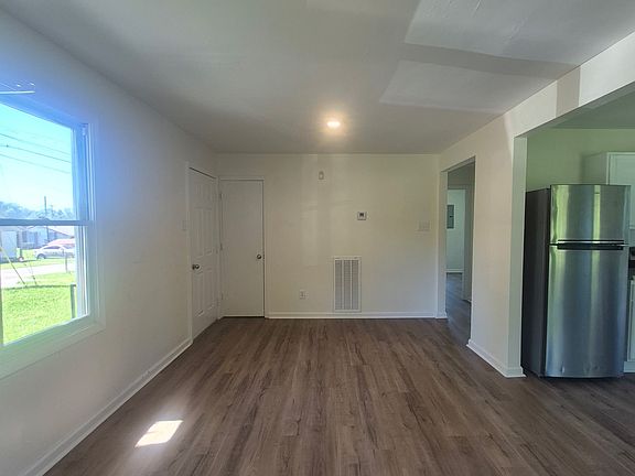 3rd image of 1807 McHenry Dr