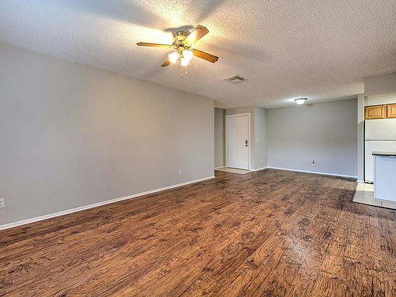 2nd image of 230 Berry Tree Pl