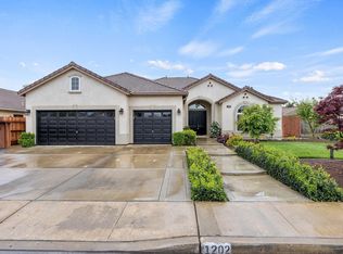 1202 Tuscany Dr, Dinuba, CA 93618
