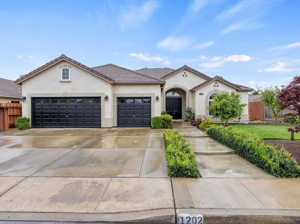 1202 Tuscany Drive, Dinuba, CA 93618