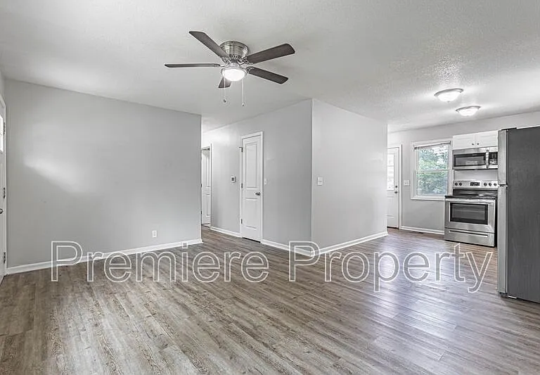 7610 E 48th St — Photo 3