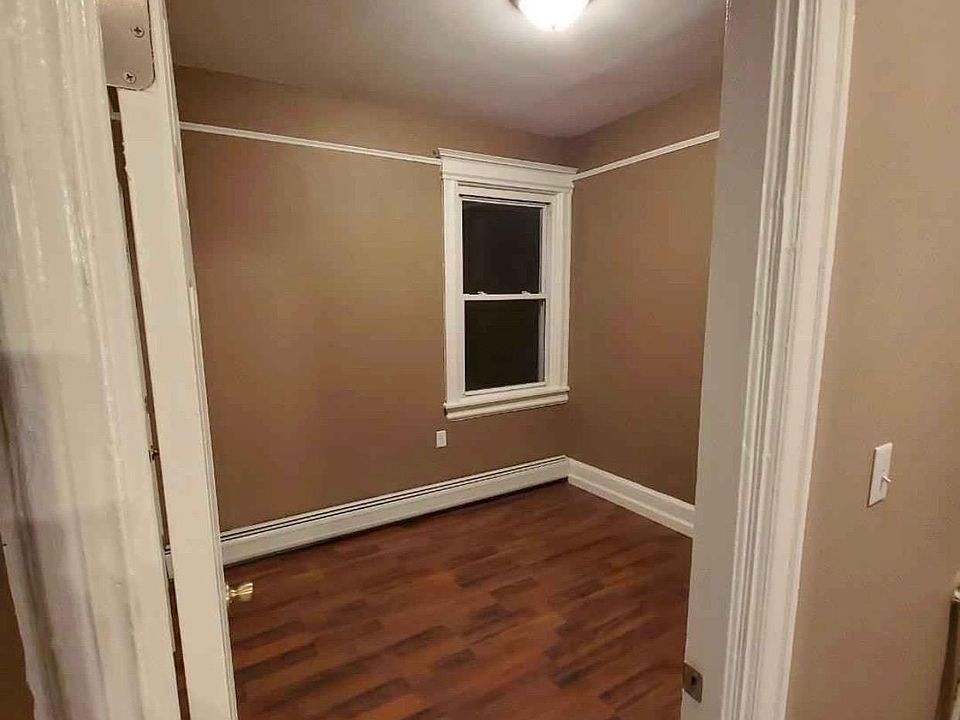 1st image of 198 Victory Blvd #2