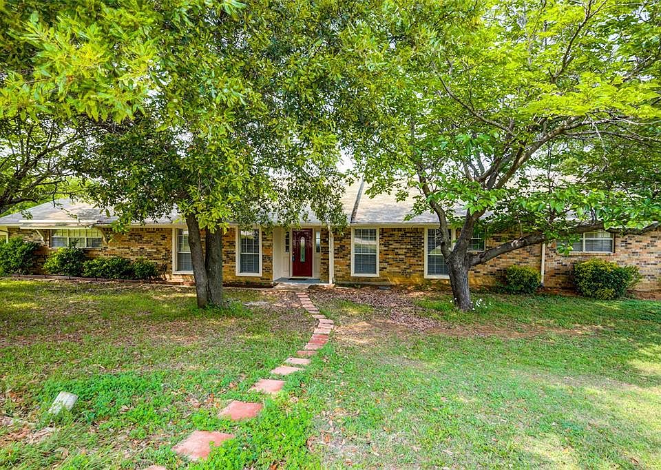 1st image of 10525 Rolling Hills Dr