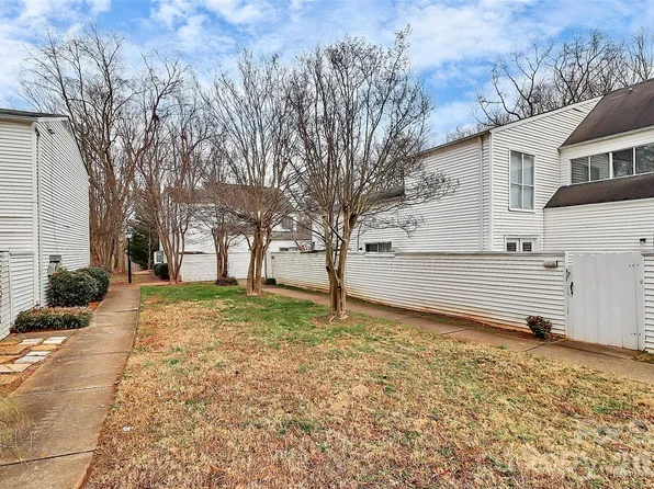 7132 Stonington Ln, Charlotte, NC 28227