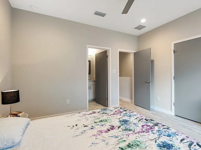 823 N Bronough St — Photo 18