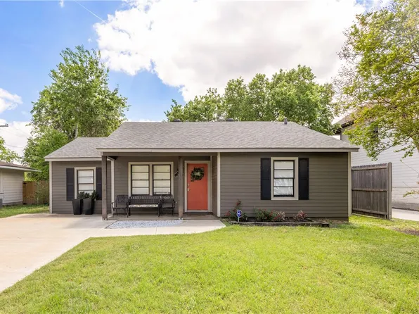 102 Moss St, College Station, TX 77840