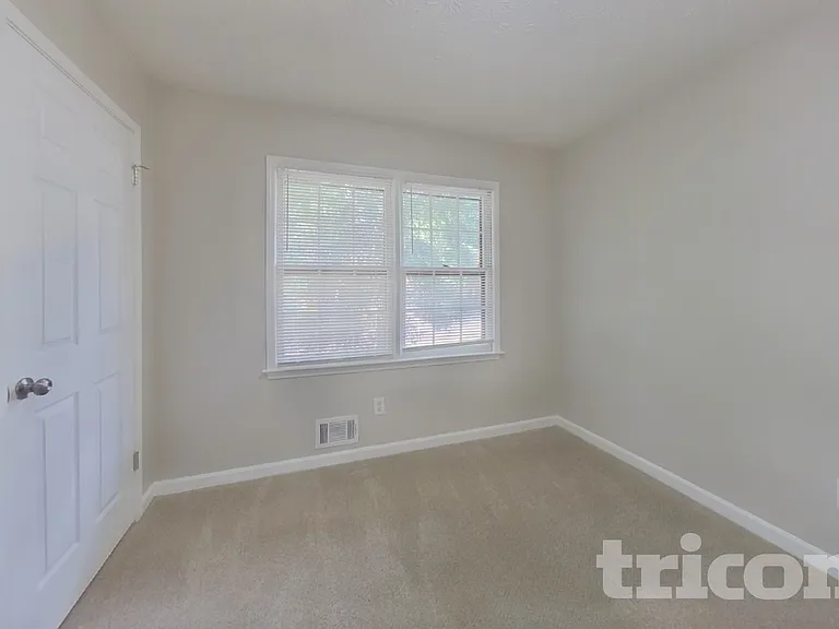 3735 Linwood Way — Photo 9
