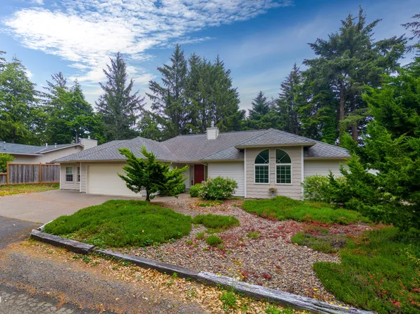 165 NE Golf Course Dr, Newport, OR 97365