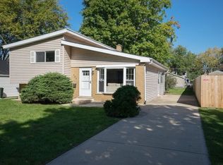 586 Dawes Ave, Glen Ellyn, IL 60137