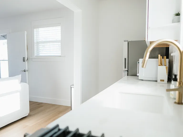 202 Hughes St NE — Photo 12