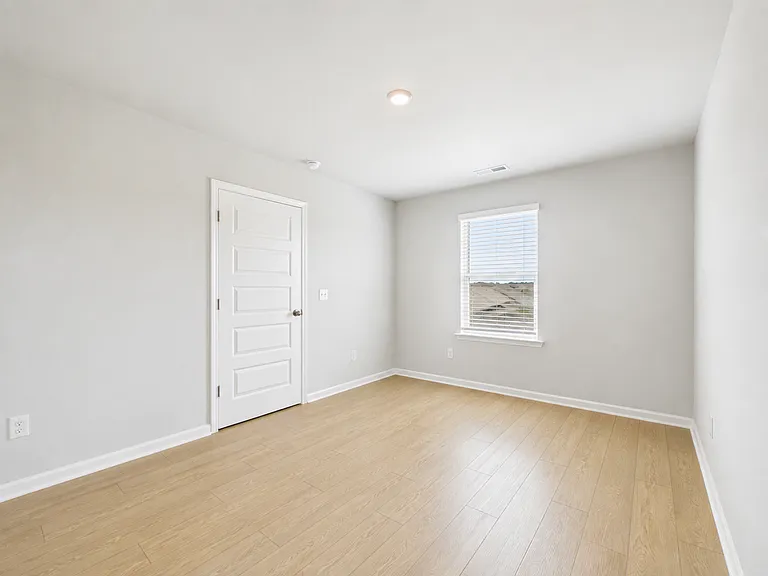 135 Whitner Dr — Photo 8