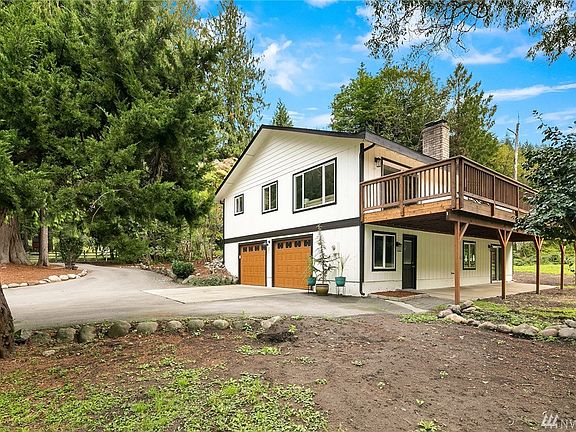 Brand new, expansive deck for your entertaining needs. 