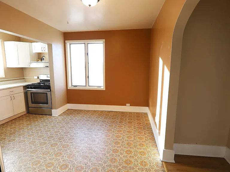 443 Gladstone St — Photo 12