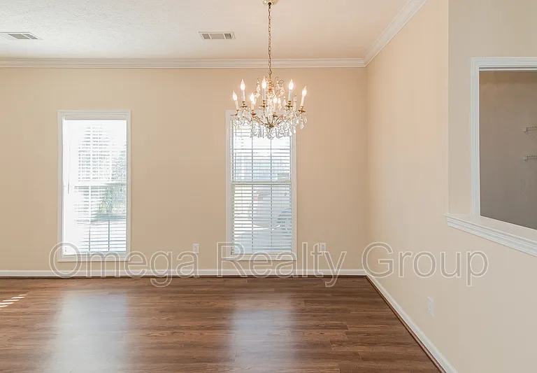 521 McGregor Ct — Photo 12