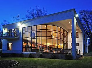 6 Paddock Ct, Old Westbury, NY 11568