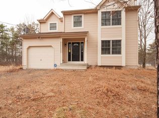 425 Mallard Ln, Bushkill, PA 18324