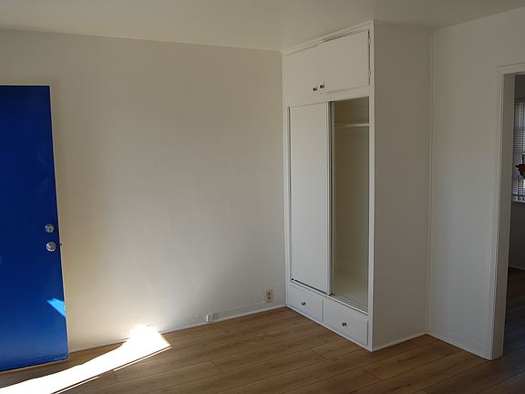 3rd image of 20 Roycroft Ave #6