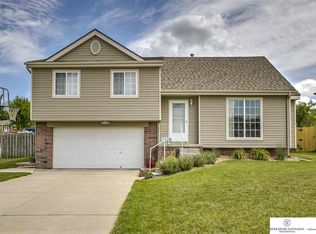 1115 Shawnee Rd, Papillion, NE 68046