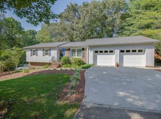 3394 Goslen Dr, Pfafftown, NC 27040