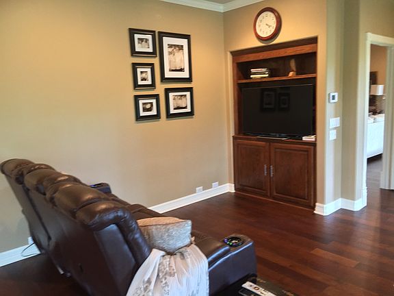 3rd image of 1702 Oakmont Cir
