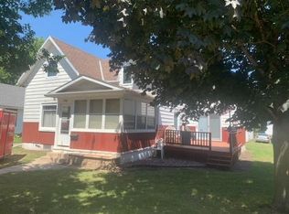 712 11th St, Windom, MN 56101