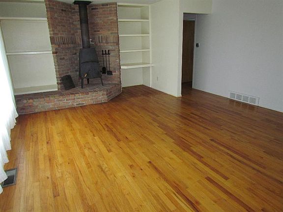 2nd image of 718 N Mansfield St