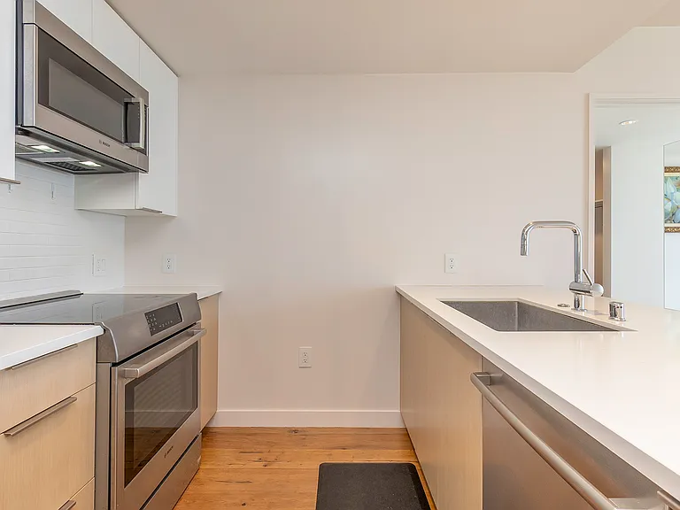 1001 Queen St #3404 — Photo 8