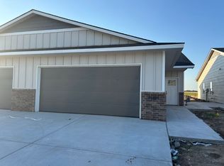 11663 W Wildwood Cir Unit 100/200, Wichita, KS 67217
