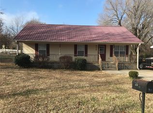 905 4th Ave SW, Gravette, AR 72736