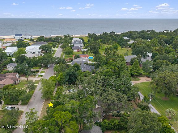 2nd image of 124 Shadow Lawn Ave