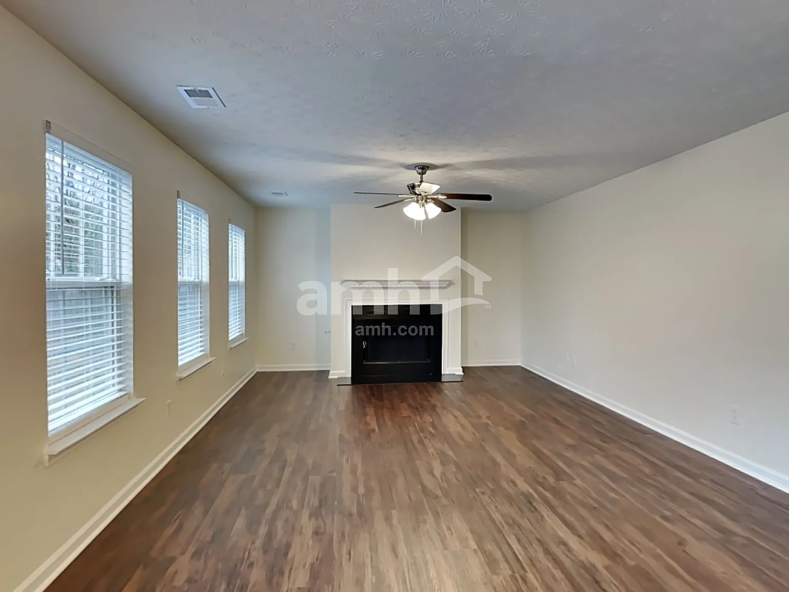 3 bed, 2.5 bath, 1816 sqft, $2,185 — Photo 4